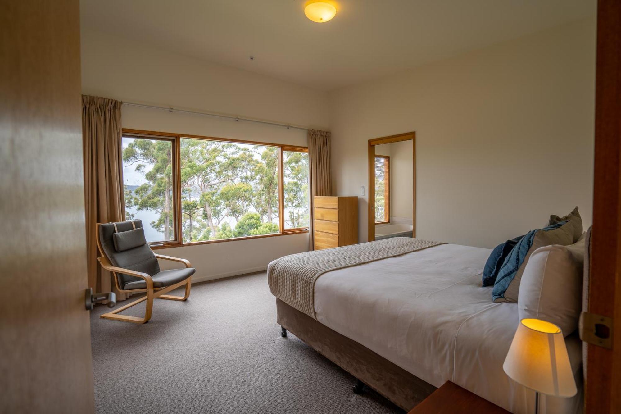 Stewarts Bay Lodge *