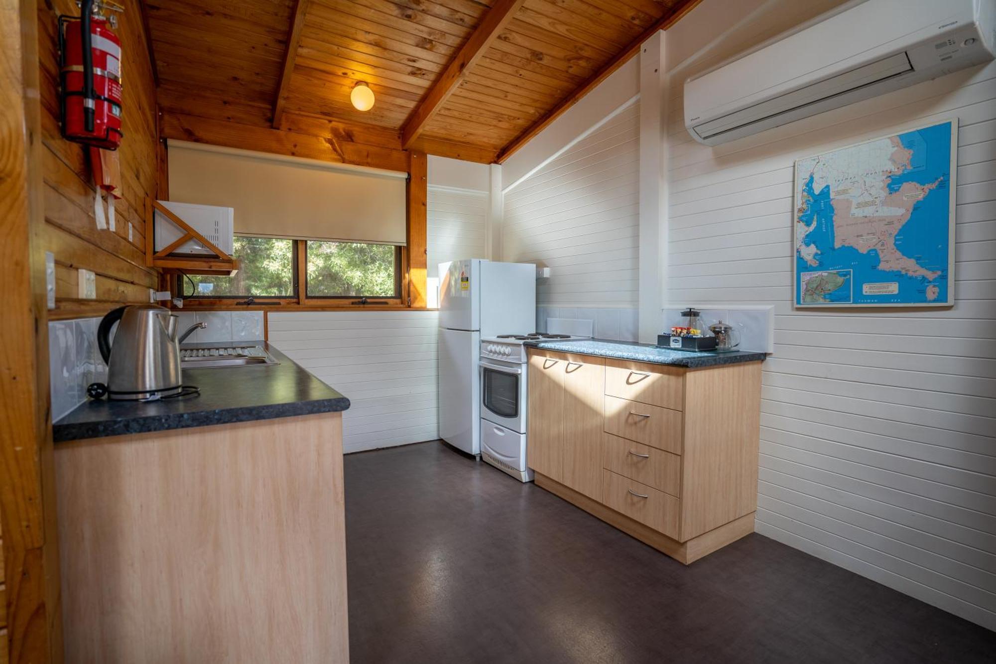 Stewarts Bay Lodge *