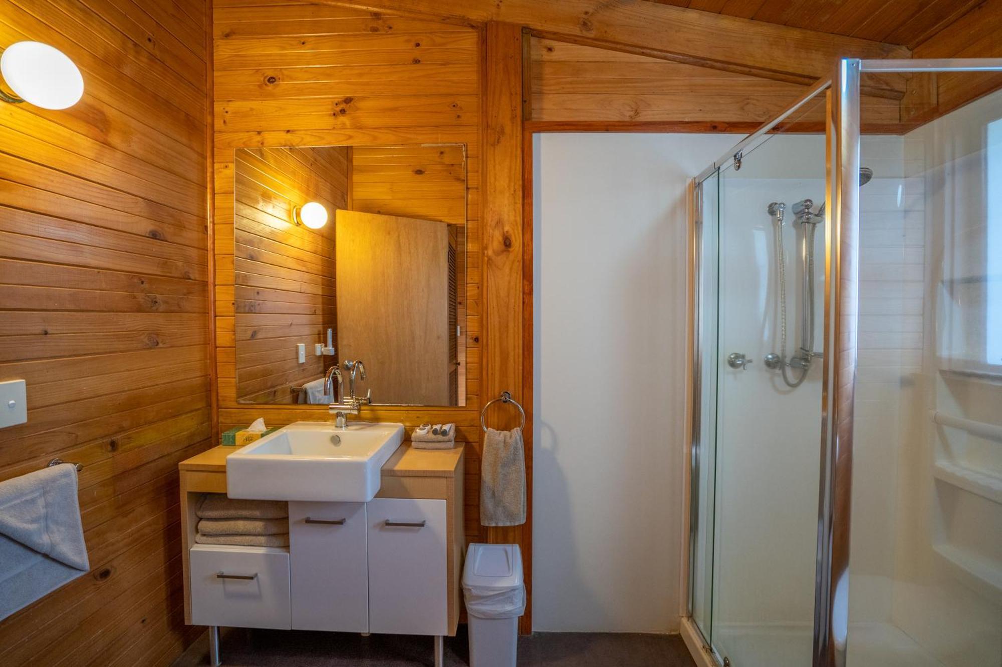 Stewarts Bay Lodge *